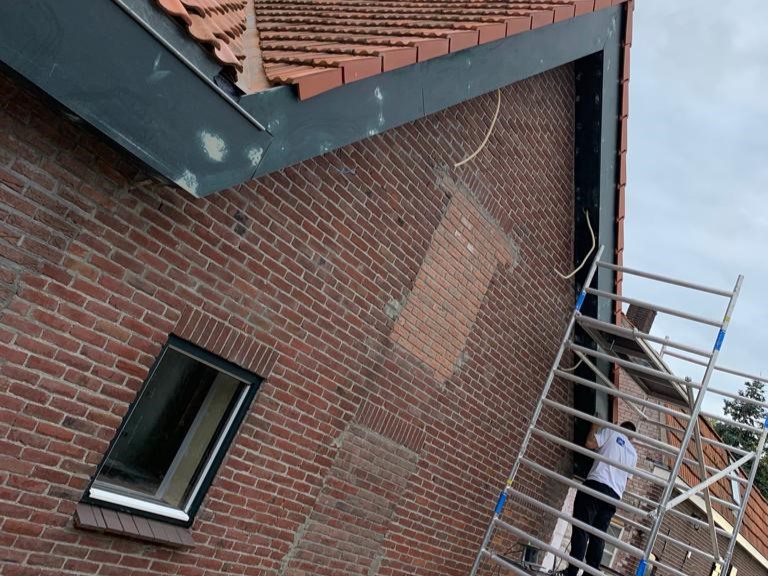 buiten schilderen schilderwerk verven dakrand berlicum woonhuis buitengevel