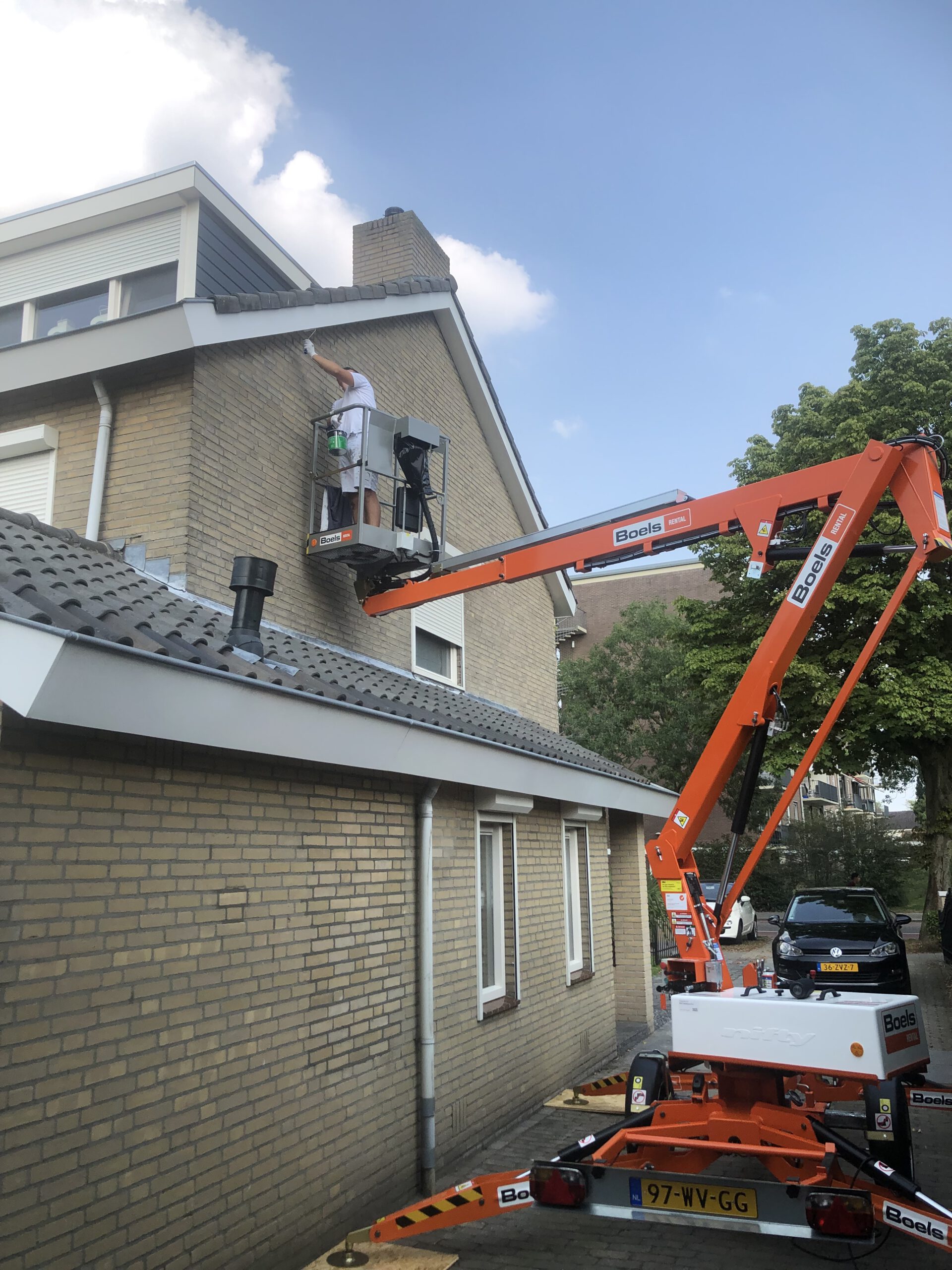 buiten schilderen schilderwerk verven dakrand den bosch woonhuis 's hertogenbosch